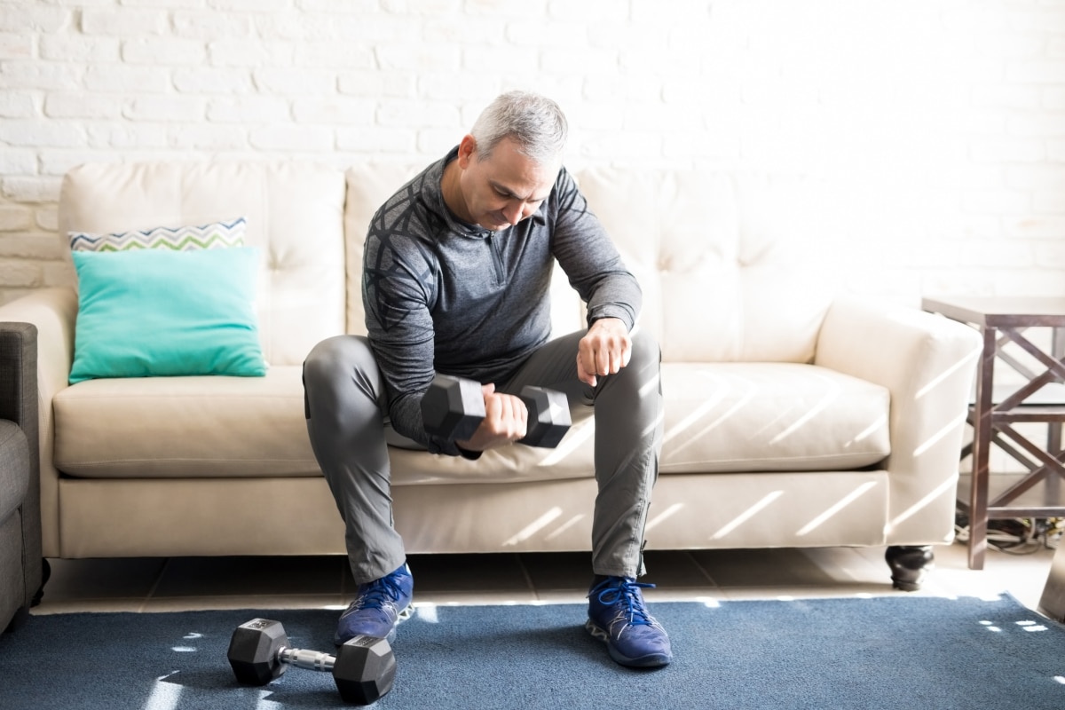 Selon une étude, il suffit de soulever des poids pendant trois SECONDES par jour pour se muscler.
