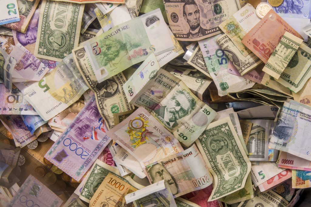 Les actions et les devises des pays émergents chutent en raison de la guerre en Ukraine et de la pression chinoise, mais le rouble reste stable.