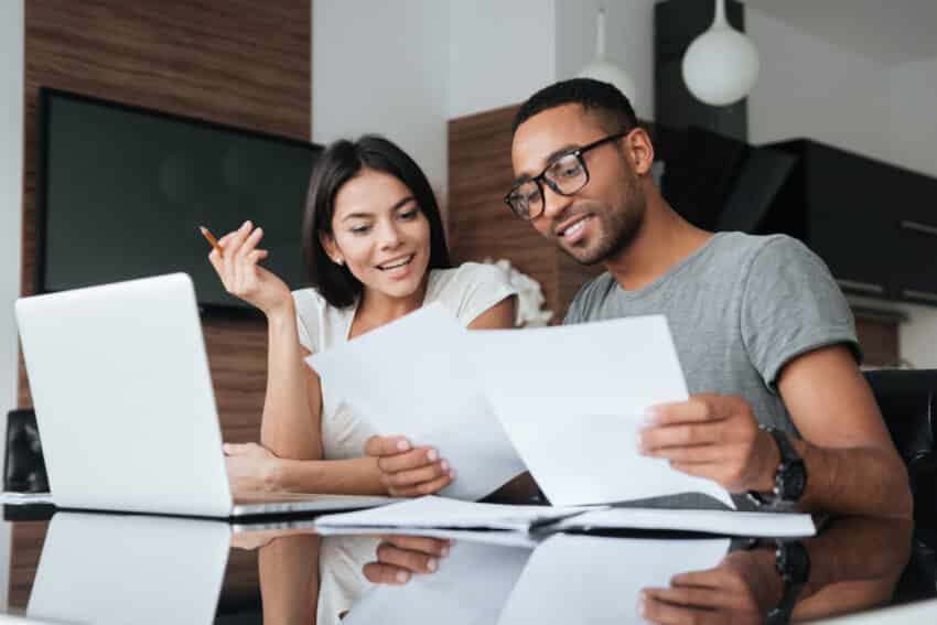 Le coworking avec leur conjoint aide les femmes à améliorer leurs revenus