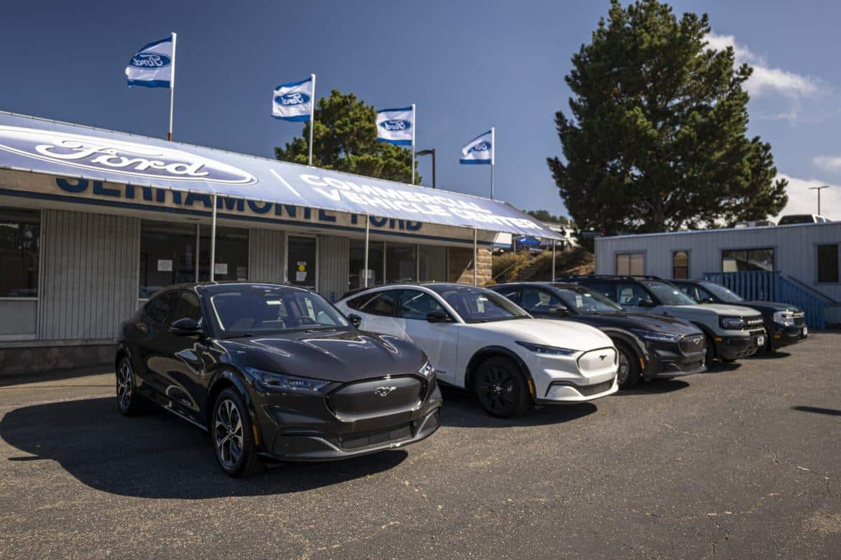 La flambée des taux d'intérêt des prêts automobiles est le dernier obstacle aux ventes de voitures