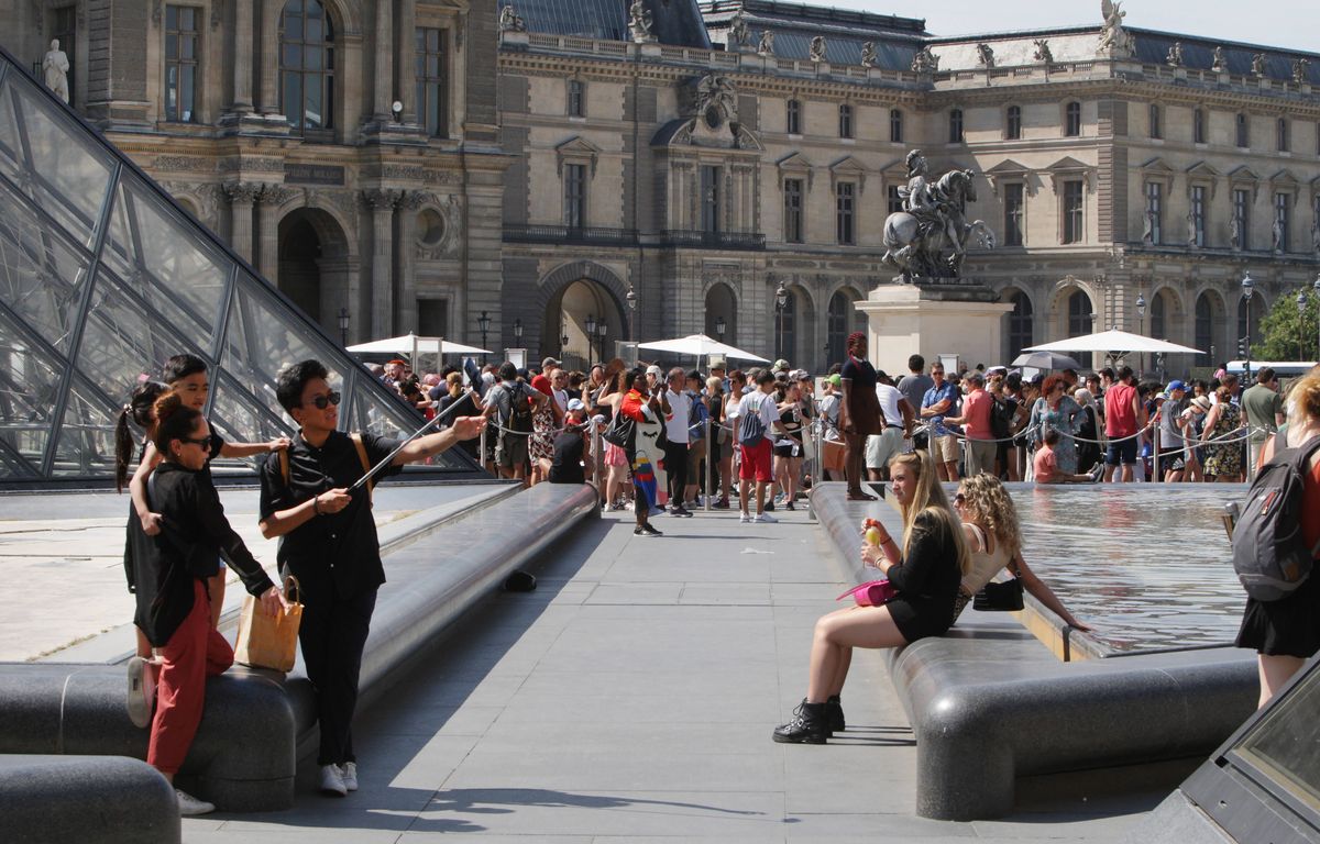 Le gouvernement présente un projet pour améliorer la gestion des flux touristiques.