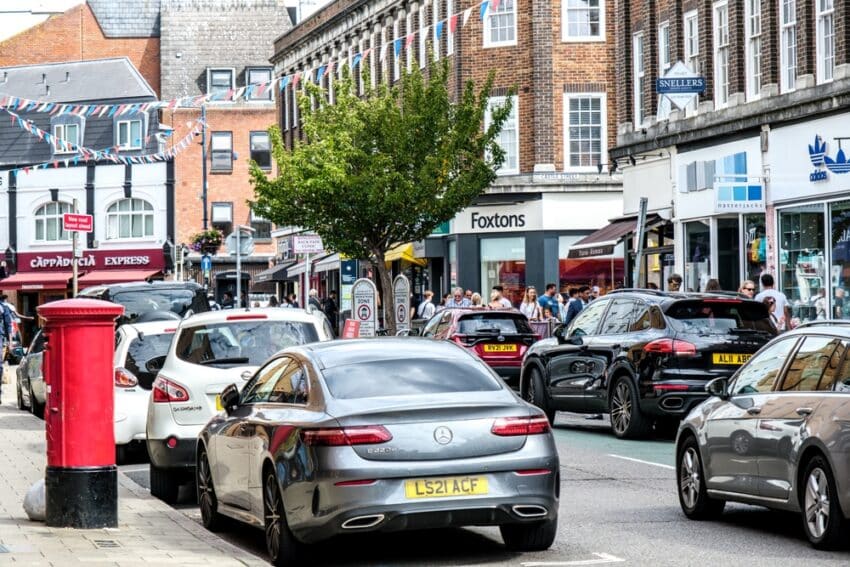 L'économie britannique a progressé de 0,2 % en avril, mais les constructeurs de logements et les agents immobiliers ont connu un "mauvais mois".