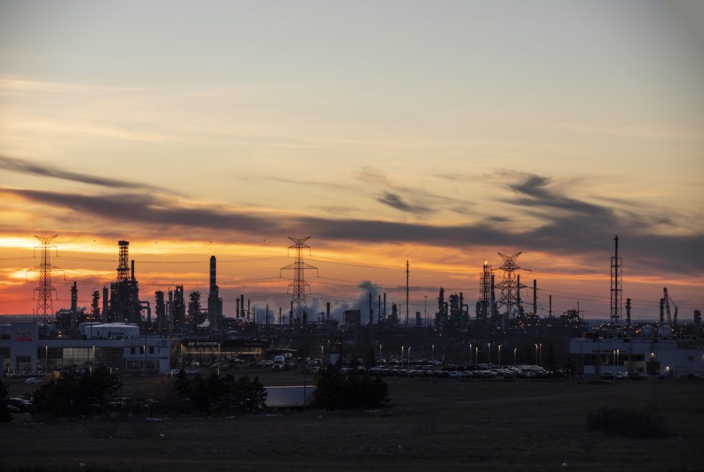 Un monde sans émissions de gaz à effet de serre : la production pétrolière du Canada diminuera de 76 % d'ici à 2050