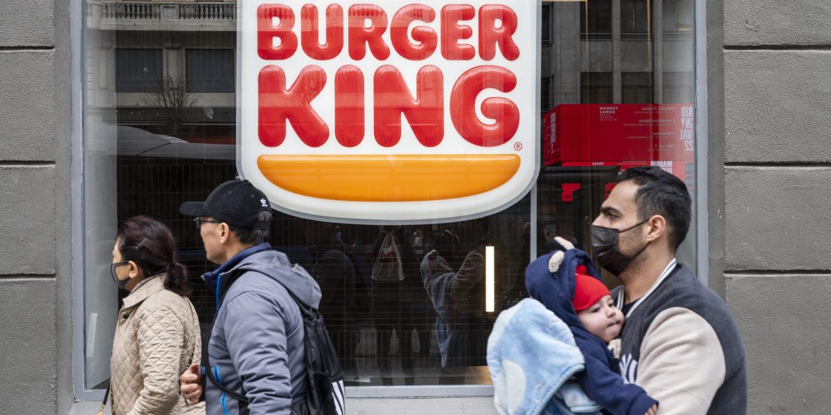 Fidèle employé de Burger King achète sa première maison grâce à 446 000 dollars de dons
