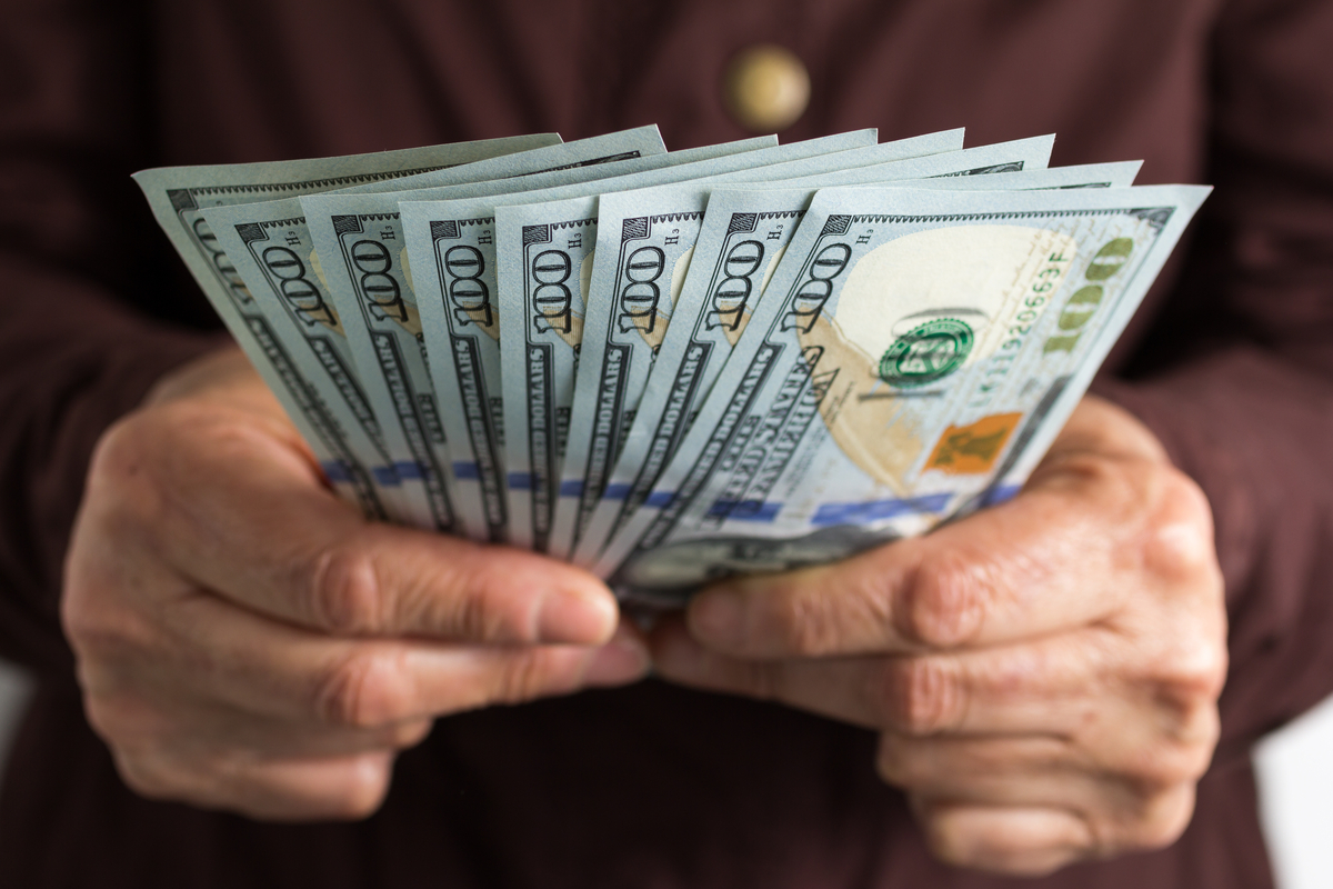 3 Actions Incontournables à Acheter Immédiatement Avec 1000$ et à Garder à Vie