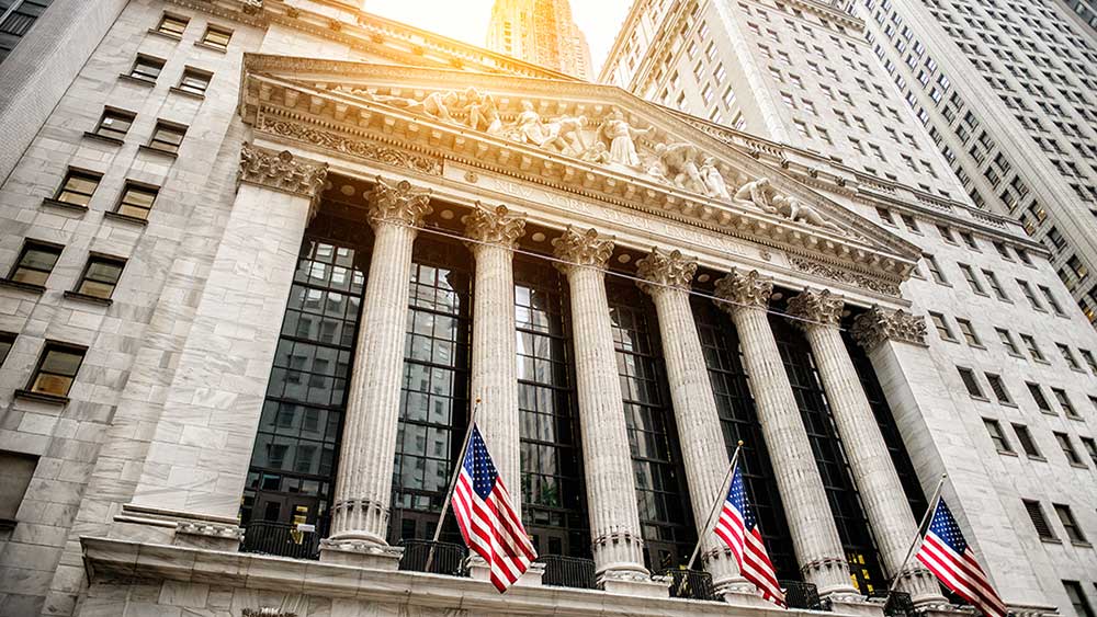Marché Boursier Aujourd'hui: Indices Mitigés alors que Nvidia, SMCI Envoient des Signaux de Vente; La division par deux de Bitcoin arrive alors que les bénéfices de Tesla sont imminents