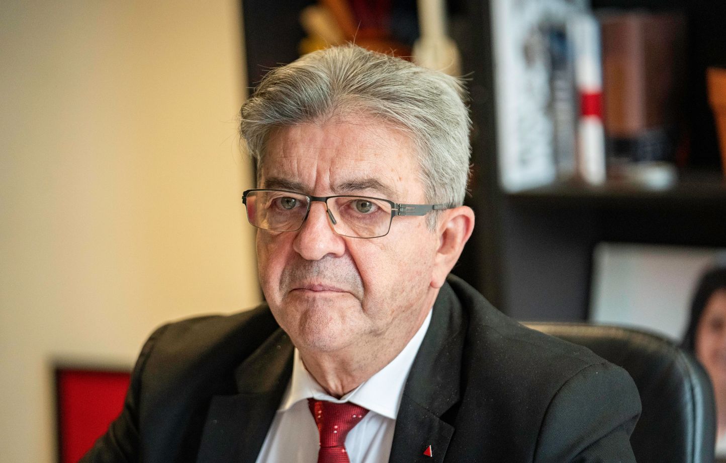 Mélenchon en colère suite aux déclarations de Macron sur un Nouveau Front populaire « pro-immigration »